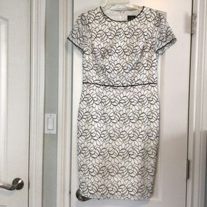 Adrianna Papell Short Sleeves Knee Lenght White and Black Lace Dress size 8